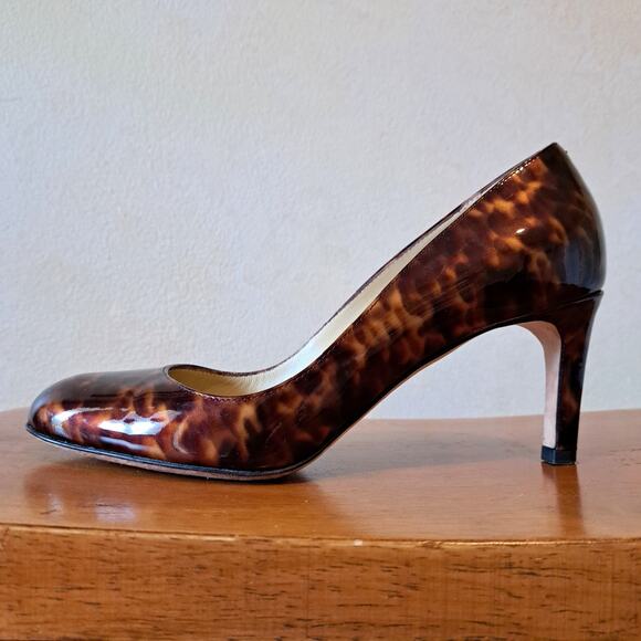 Chic Tortoiseshell Heels - Picture 2 of 11